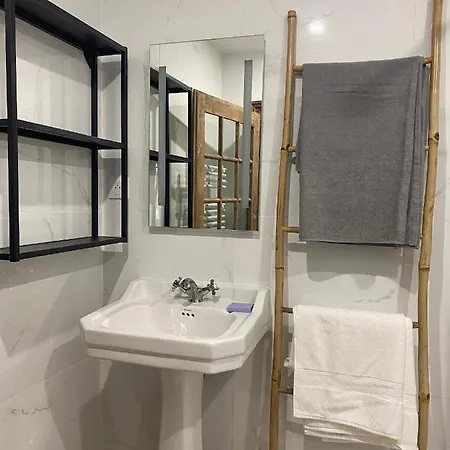 Maison Maleville * דום