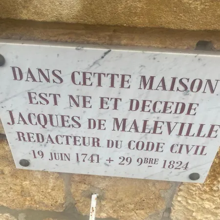 Maison Maleville לינה וארוחת בוקר דום